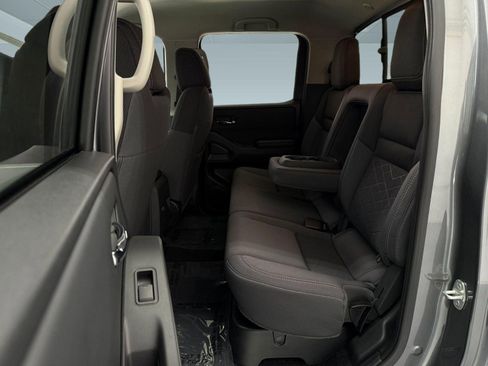 Used 2025 Nissan Frontier SV RWD image 12