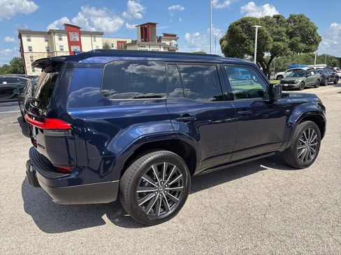 Used 2025 Lexus GX 550 w/ Accessory Package (2T) AWD/4WD image 5