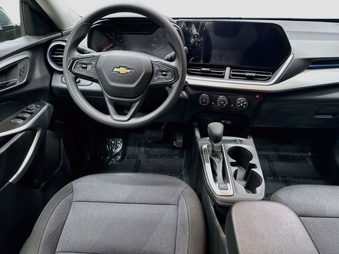 New 2026 Chevrolet Trax LS w/ LS Convenience Package FWD image 25