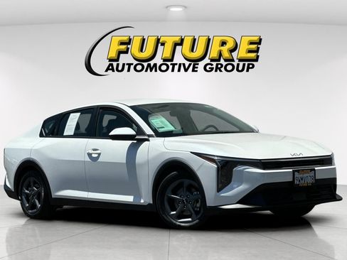 Used 2025 Kia K4 FWD image 2