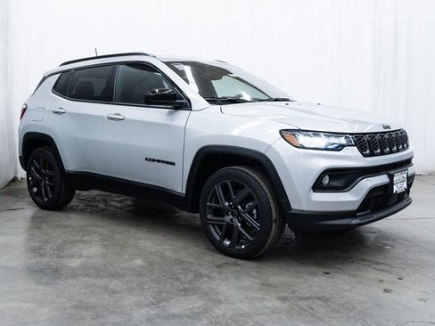 Used 2026 Jeep Compass Latitude image 1