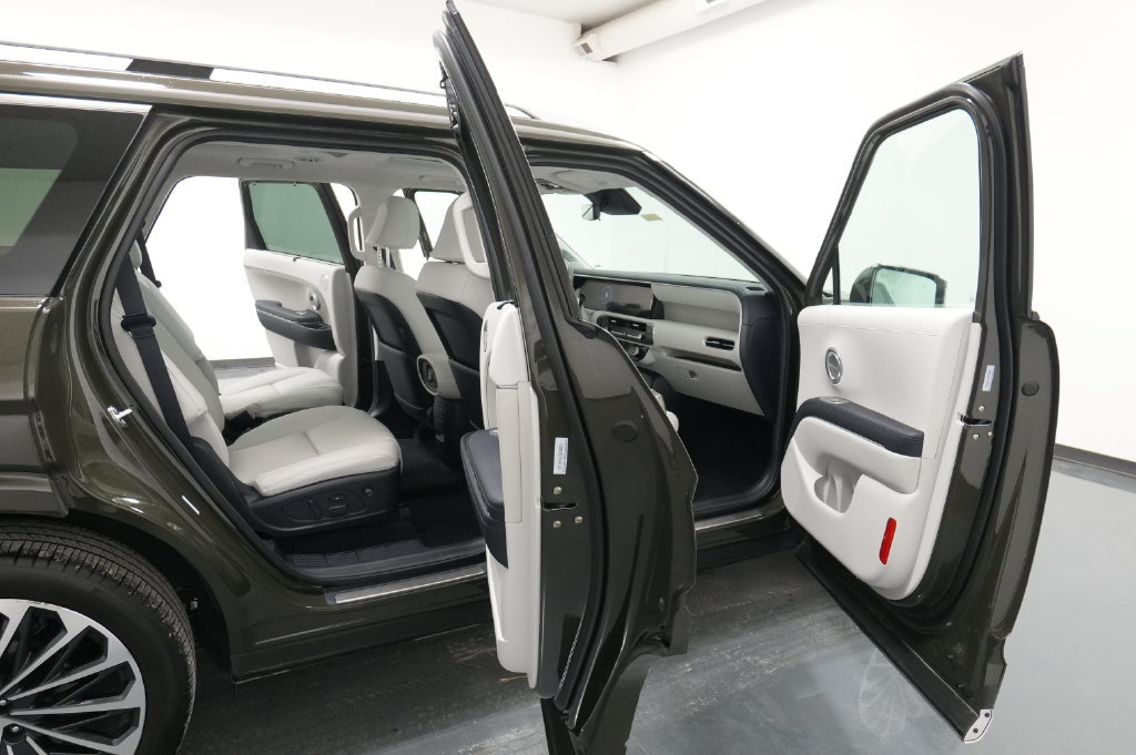 Used 2026 Hyundai Palisade Calligraphy AWD/4WD image 38