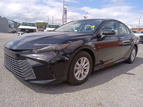 Used 2025 Toyota Camry LE FWD image 7