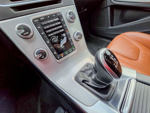 Used 2018 Volvo S60 T5 Inscription image 43