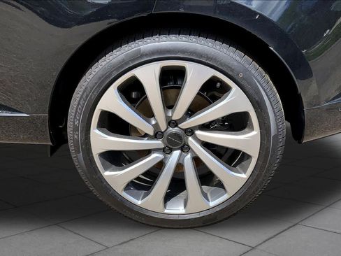 New 2026 Land Rover Range Rover Long Wheelbase SE AWD/4WD image 16