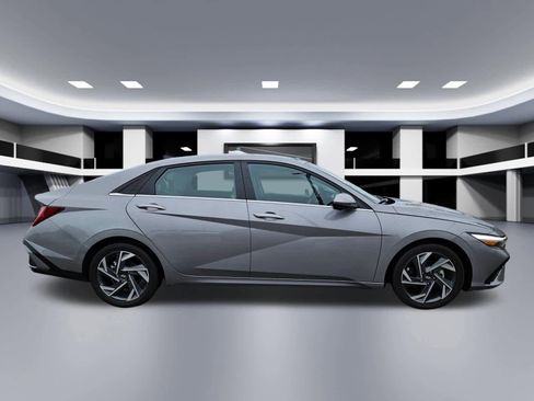 Used 2024 Hyundai Elantra Limited image 7