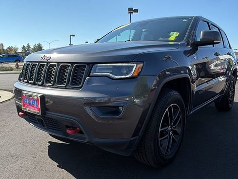 Used 2018 Jeep Grand Cherokee Trailhawk w/ Trailhawk Luxury Group AWD/4WD image 7