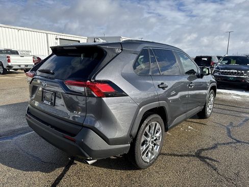 Used 2019 Toyota RAV4 XLE Premium image 3