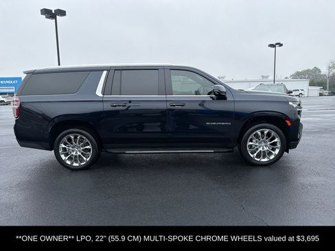 Used 2023 Chevrolet Suburban LT w/ Luxury Package image 2