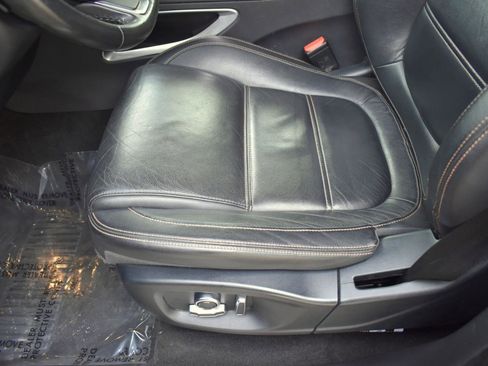 Used 2019 Jaguar F-PACE Prestige image 32