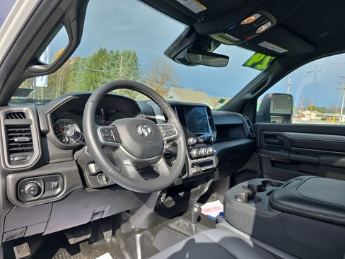 Used 2024 RAM 3500 Tradesman w/ Safety Group image 15