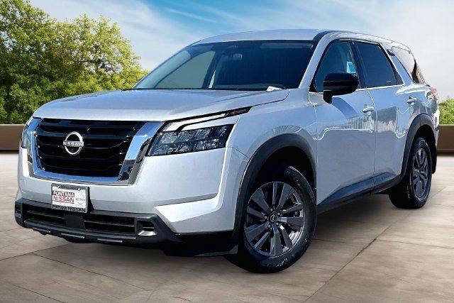 Certified 2023 Nissan Pathfinder S FWD image 3