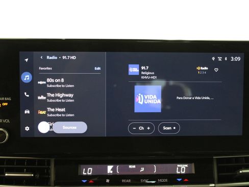 Used 2026 Toyota Sienna XLE FWD image 18