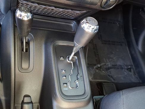 Used 2018 Jeep Wrangler Sport AWD/4WD image 22