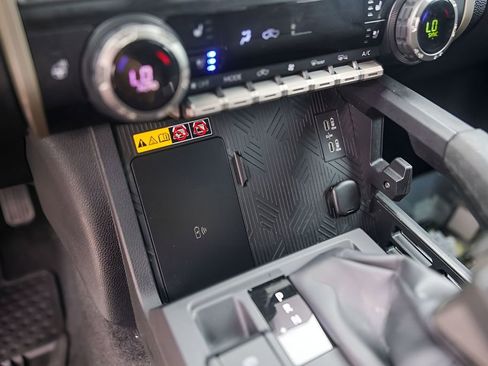 Used 2024 Toyota Tacoma Limited w/ Limited Package (LT) AWD/4WD image 23