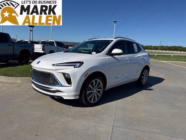 Used 2025 Buick Encore GX Avenir w/ Avenir Technology Package AWD/4WD image 2
