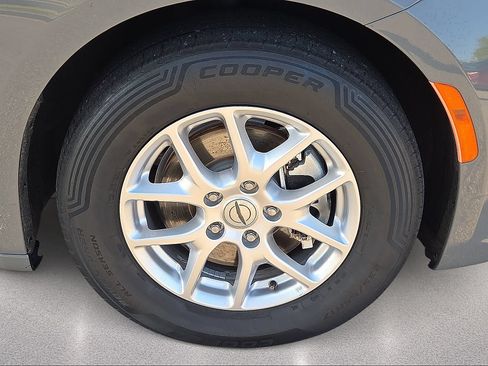 Used 2022 Chrysler Pacifica Touring-L FWD image 7
