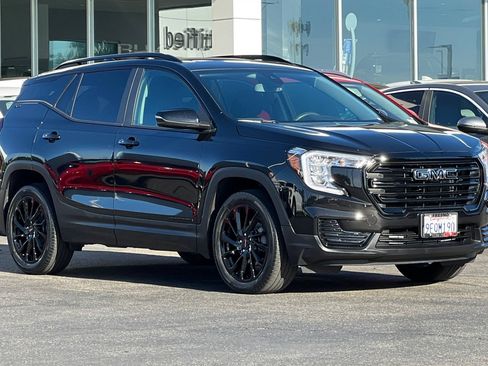 Used 2023 GMC Terrain SLE w/ Driver Convenience Package AWD/4WD image 2