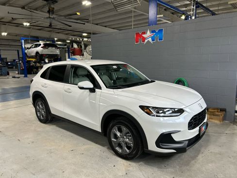 New 2026 Honda HR-V LX image 2