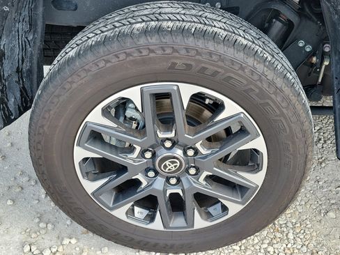 Used 2025 Toyota Tundra Limited AWD/4WD image 10