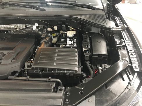 Used 2024 Volkswagen Tiguan SE image 40