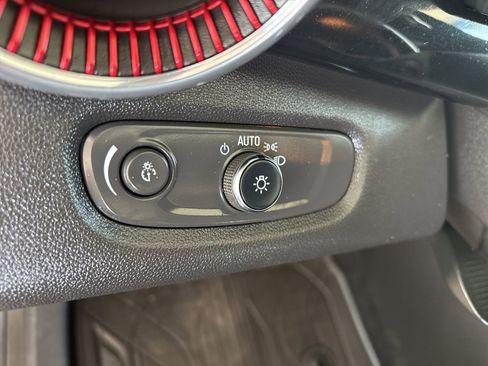 Certified 2024 Chevrolet Trax RS w/ Sunroof Package image 13