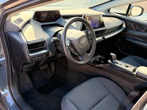 Used 2025 Toyota Prius LE FWD image 11