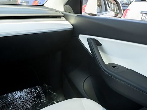 Used 2020 Tesla Model Y Long Range AWD/4WD image 19