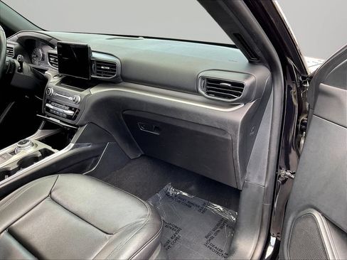 Certified 2020 Ford Explorer XLT w/ Equipment Group 202A AWD/4WD image 27