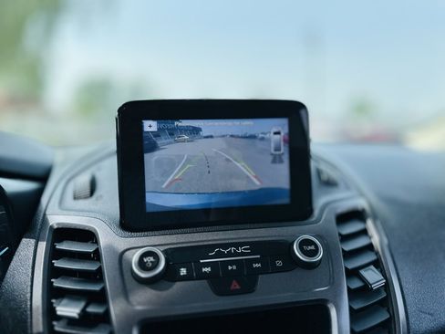 Used 2020 Ford Transit Connect XLT image 31