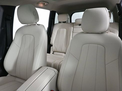 Certified 2023 Mercedes-Benz GLB 250 w/ Premium Package image 5