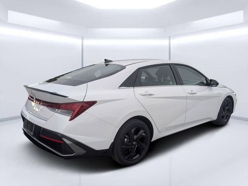 New 2026 Hyundai Elantra SEL Sport image 3