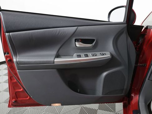 Used 2014 Toyota Prius V Three image 12