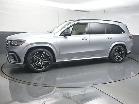 Used 2026 Mercedes-Benz GLS 450 4MATIC image 4