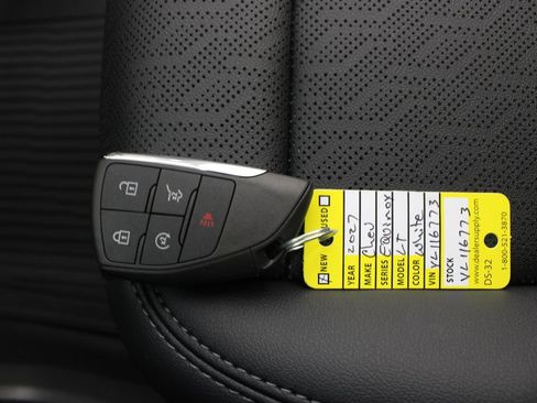 New 2027 Chevrolet Equinox LT w/ Convenience Package II FWD image 7