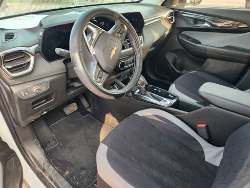 Used 2026 Chevrolet TrailBlazer LT w/ LT Cold Weather Package FWD image 9