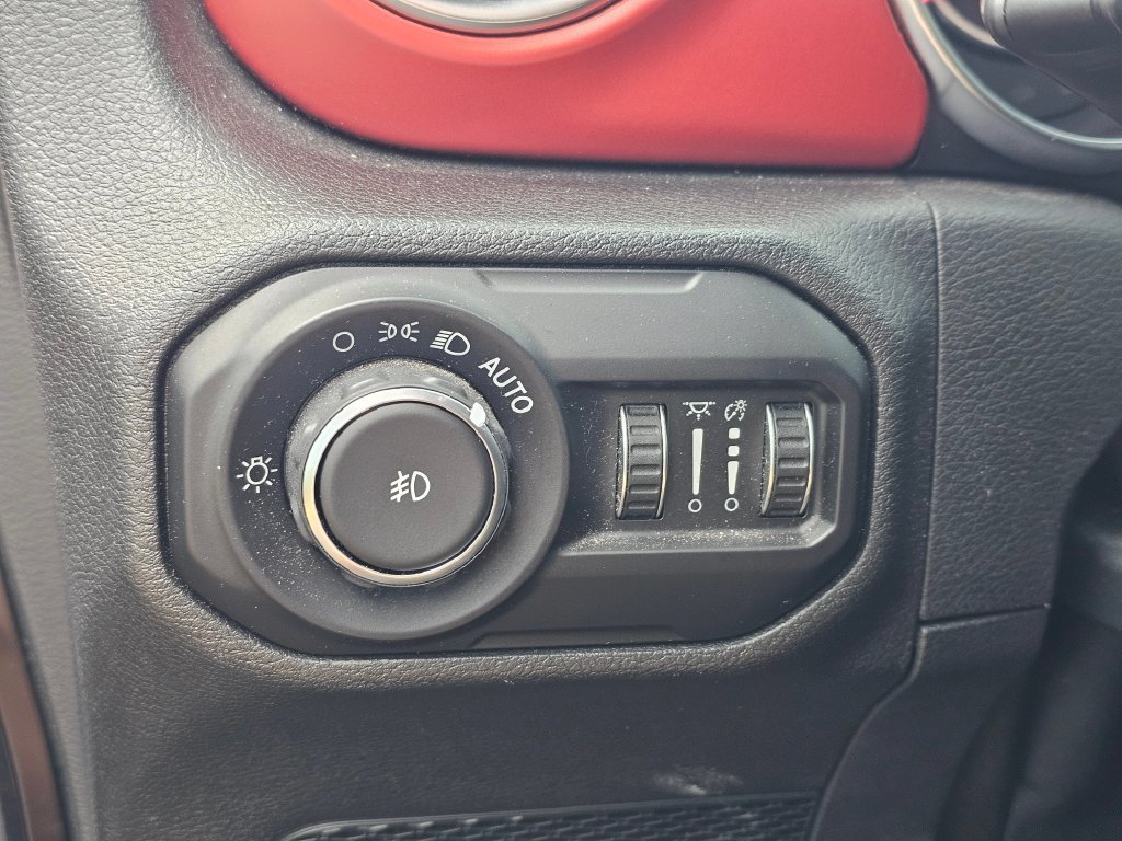 Used 2021 Jeep Wrangler Rubicon AWD/4WD image 21