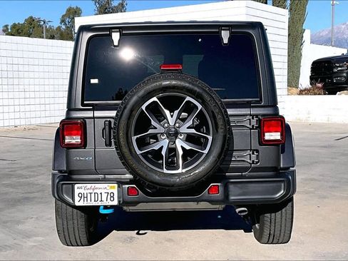 Used 2024 Jeep Wrangler Unlimited AWD/4WD image 23