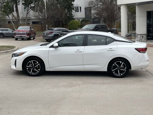 Used 2024 Nissan Sentra SV image 3