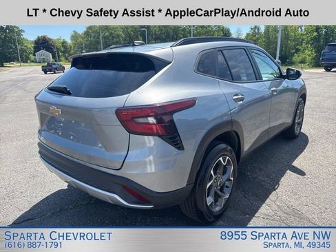 Used 2024 Chevrolet Trax LT FWD image 3