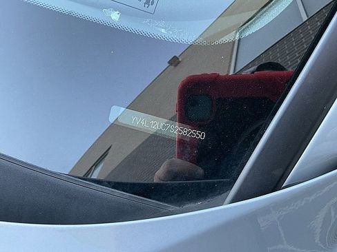 Certified 2025 Volvo XC40 B5 Plus image 29