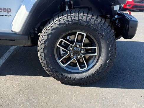 New 2026 Jeep Gladiator Mojave image 9