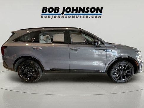Used 2023 Kia Sorento SX AWD/4WD image 2
