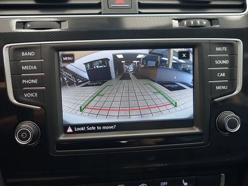 Used 2017 Volkswagen GTI SE FWD image 8