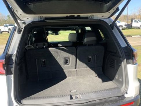 Used 2024 GMC Acadia AT4 image 9