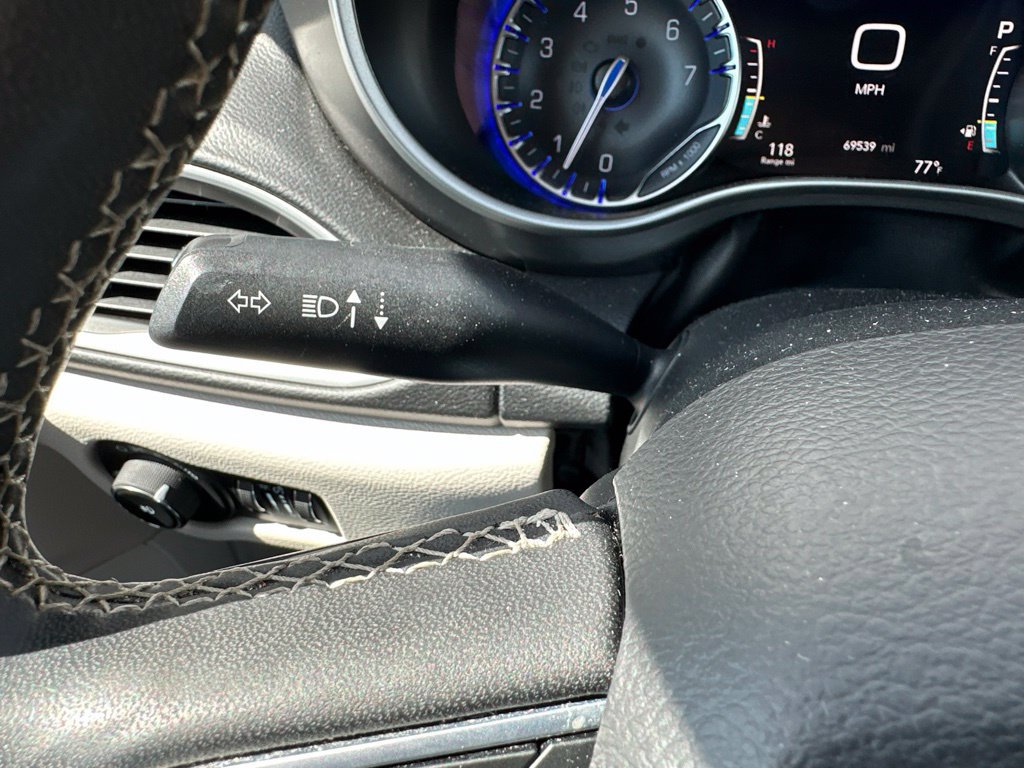 Used 2024 Chrysler Pacifica Touring-L FWD image 29