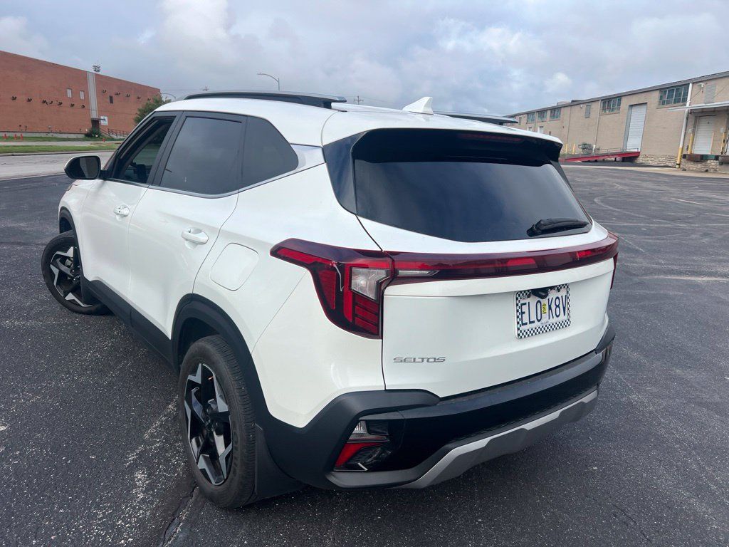 Used 2024 Kia Seltos EX AWD/4WD image 5