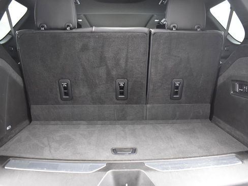 Used 2021 Cadillac Escalade Premium Luxury image 31