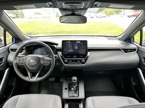 Used 2026 Toyota Corolla Cross AWD Hybrid w/ Cold Weather Package image 27