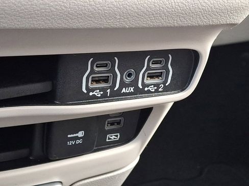 Certified 2022 Chrysler Pacifica Touring-L image 30